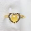 A 15-year-old store has a heart-shaped ring with a white jade crystal bead, amber and copper setting Item Picture